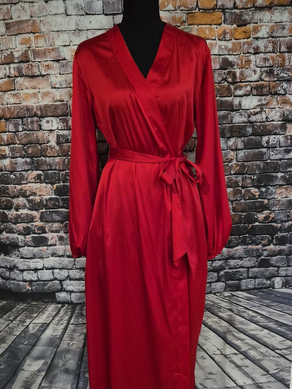 SOMA Sensual Satin Long Robe in Vibrant Red NWT SZ SM